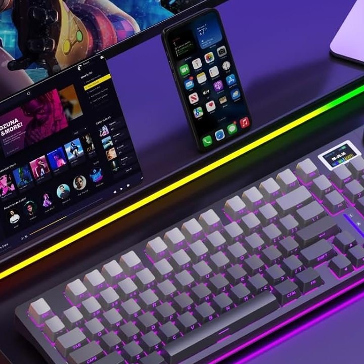 AULA S98 Pro en escritorio multidispositivo con tablet, celular y laptop